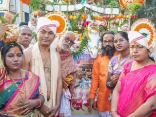 शाकंभरी नवरात्रोत्सवानिमित्त तुळजापूर येथे शेकडो महिला भाविकांची भव्य जलयात्रा !
