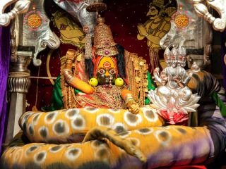 भागवत एकादशीनिमित्त श्री तुळजाभवानीदेवीची शेषशाही अलंकार महापूजा !