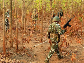 Naxalites Encounter : बिजापूर (छत्तीसगड) येथे ५ नक्षलवादी ठार