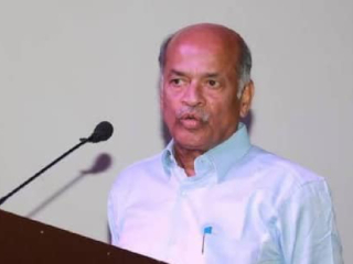 चारित्र्यसंपन्न, ज्ञानतपस्वी आणि वक्तादशसहस्रेषु कोकण पदवीधर मतदार संघाचे माजी आमदार कै. डॉ. अशोक मोडक !