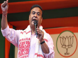 Assam CM Himanta Sarma : काँग्रेस मिया मुसलमानबहुल मतदारसंघांत ३-४ कोटी रुपये घेऊन उमेदवारी देत आहे !