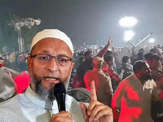 Asaduddin Owaisi Akola : व्यासपिठाजवळ जमावाची चेंगराचेंगरी; पोलिसांकडून लाठीमार !