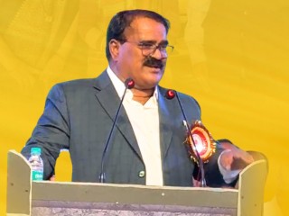 गेल्या ३५ वर्षांपासून शासन आणि प्रशासन हेच मायमराठीचे घरचे मारेकरी ठरले ! – विश्वास पाटील, संमेलनाध्यक्ष