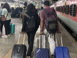 Railways Luggage Rules : छत्रपती शिवाजी टर्मिनस येथून सुटणार्‍या लांब पल्ल्यांच्या गाड्यांच्या प्रवासातील सामानाची पडताळणी होणार !