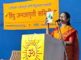तुळसुली (तालुका कुडाळ) येथे हिंदु राष्ट्र-जागृती सभा हिंदूंवर होणारी आक्रमणे थांबवण्यासाठी हिंदु राष्ट्र स्थापन करणे आवश्यक ! – अधिवक्त्या (सौ.) कावेरी राणे  