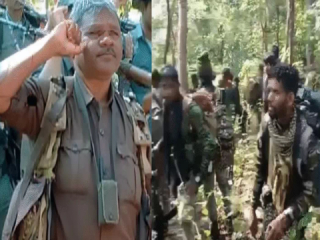Jharkhand Naxal Encounter : १० नक्षलवाद्यांसह १ कोटी रुपयांचे पारितोषिक असलेला नक्षलवादीही ठार