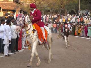 आज माघवारी निमित्त सोलापूर येथे भव्य गोल रिंगण आणि पालखी प्रस्थान !