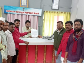 राष्ट्रध्वजाचा सन्मान राखण्यासाठी बुलढाणा येथे हिंदु जनजागृती समितीचे निवेदन !