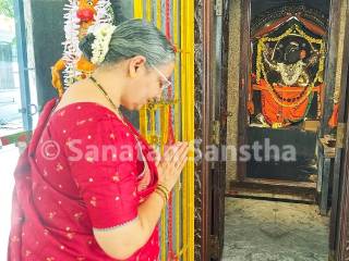 नल्लातुरू (तमिळनाडू) येथील श्री वीरमंगल आंजनेय मंदिरात हिंदु राष्ट्र-स्थापनेसाठी श्रीचित्‌शक्ति (सौ.) अंजली मुकुल गाडगीळ यांनी केली विशेष पूजा !