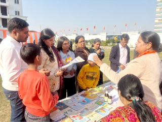 ग्रेटर नोएडा (उत्तरप्रदेश) आणि गाझियाबाद (राष्ट्रीय राजधानी क्षेत्र) येथे आयोजित केलेल्या ‘विशाल हिंदु परिषदे’त सनातन संस्थेचे ग्रंथप्रदर्शन !