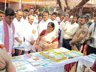 ठाणे येथे विविध मान्यवरांनी दिली सनातनच्या महाशिवरात्री ग्रंथप्रदर्शनाला भेट !