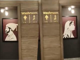 Washroom Signage Controversy : खासगी सभागृहातील प्रसाधनगृहांबाहेर दिशादर्शक म्हणून छत्रपती शिवराय आणि महाराणी पद्मिनी यांच्या चित्रांचा वापर