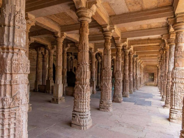 Dhar Bhojshala : भोजशाळेच्या सर्वेक्षणात हिंदु मंदिराच्या ठिकाणी कमल मौला मशीद बांधल्याचे उघड