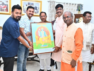 हिंदु जनजागृती समितीच्या वतीने छत्तीसगडचे मुख्यमंत्री विष्णुदेव साय यांना वाढदिवसानिमित्त सनातननिर्मित प्रभु श्रीरामाची सात्त्विक प्रतिमा भेट