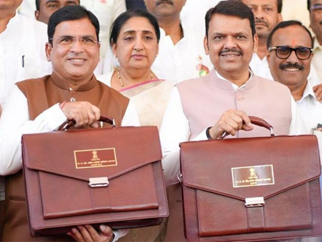 Maharashtra Budget : महाराष्ट्राचा ४० सहस्र ५५२ कोटी रुपये महसुली तुटीचा अर्थसंकल्प सादर !