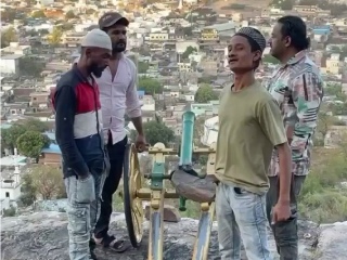 Madhyapradesh Raisen Fort : ‘अल्लाहू-अकबर, आम्ही इराणला साथ देण्यासाठी जात आहोत’, असे सांगत रायसेन (मध्यप्रदेश) गडावरून मुसलमानांनी डागली तोफ !