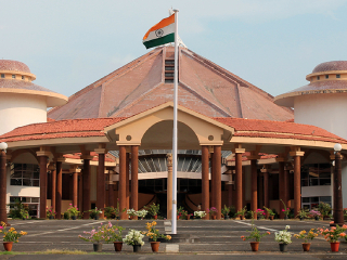विजय सरदेसाई यांनी  सभागृहाची विनाअट क्षमा मागितली