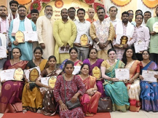 श्रीक्षेत्र नृसिंहवाडी (जिल्हा कोल्हापूर) येथे ज्योतिषवर्गाच्या यशस्वी विद्यार्थ्यांचा पदवी प्रदान सोहळा पार पडला !