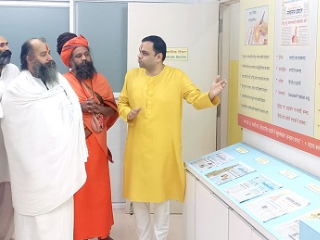 वृंदावनचे परम गोभक्त संत गोपेश कृष्णदास महाराज यांची गोव्यातील सनातनच्या आश्रमाला सदिच्छा भेट !