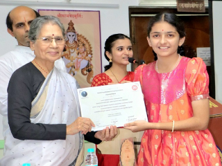 पुणे येथे संस्कृत भाषेवरील ई-अभ्यासक्रमात उत्तीर्ण झालेल्या विद्यार्थ्यांचा गौरव !