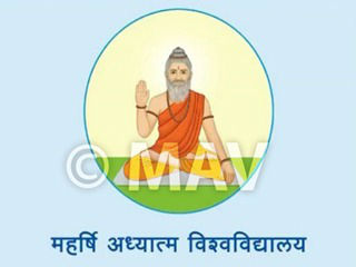 महर्षि अध्यात्म विश्वविद्यालयाच्या संशोधन केंद्रात पुणे येथील शास्त्रीय गायक पंडित डॉ. संजय गरूड यांनी सादर केली गायनसेवा !