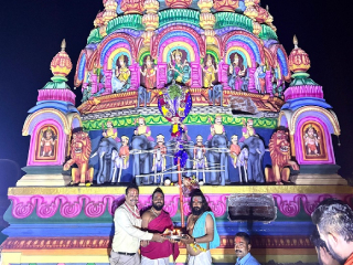 गुढीपाडव्यानिमित्त तुळजापूरात गुढी उभारणी आणि पारंपरिक विधी, पंढरपुरात विठ्ठल मंदिरात मनमोहक फुलांची रंगीबेरंगी सजावट !