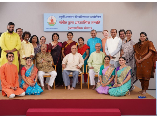 ‘संगीताद्वारे आध्यात्मिक उन्नती’ या विषयावरील परिसंवादात अनेक प्रतिष्ठित कलाकारांचा उत्स्फूर्त सहभाग