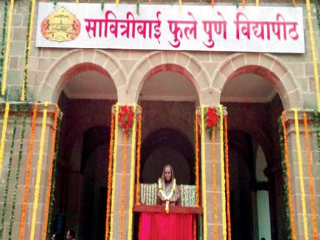 सावित्रीबाई फुले पुणे विद्यापिठातील परदेशी विद्यार्थिनींसमोर अश्लील कृत्य !