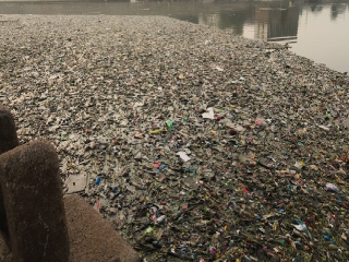 कोल्हापूर येथील राजाराम बंधार्‍याजवळ ५० टनांहून अधिक कचरा जमा !