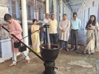 Swatantryaveer Savarkar Rashtriya Smarak : कोलू फिरवण्याच्या प्रात्यक्षिकांद्वारे अंदमानात क्रांतीकारकांनी भोगलेल्या अत्याचारांची जाणीव निर्माण करण्याचा प्रयत्न !