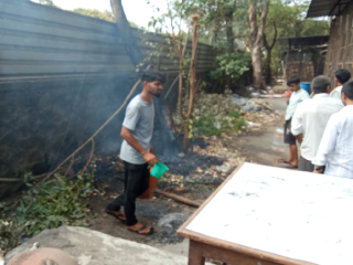 वाशी फळ बाजारामध्ये ‘निर्यात भवना’मागे आग !