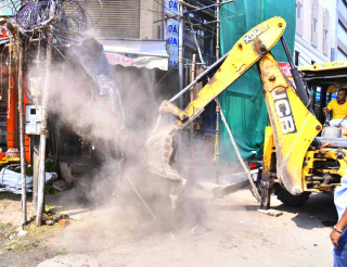 Anti-Encroachment Drive : भाग्यनगर (तेलंगाणा) येथे ५२ अतिक्रमणे हटवली !