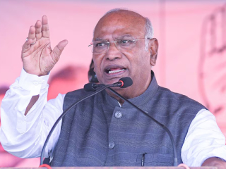 नमाजाच्या वेळी जीवघेणा साप दिसल्यास तातडीने त्याचा नाश करावा; भाजप-रा.स्व. संघ हा तोच विषारी साप ! – Mallikarjun Kharge