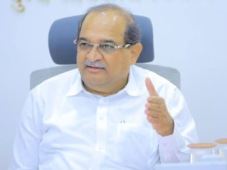 सहकार्‍यांच्या आग्रहास्तव उपमुख्यमंत्री एकनाथ शिंदे यांची भोंदू अशोक खरातसमवेत भेट ! – मंत्री राधाकृष्ण विखे पाटील