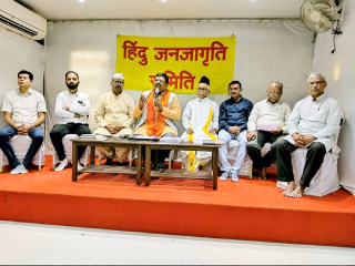 वारकरी संप्रदायातील ‘घुसखोर’ ठरवण्याचा अधिकार विकास लवांडे आणि त्यांच्या पक्षाला कुणी दिला ?