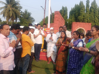 फसलेले स्वातंत्र्य पुन्हा मिळण्यासाठी गावागावात ध्वजस्तंभ फडकवा ! – गुरुवर्य पू. संभाजीराव भिडे