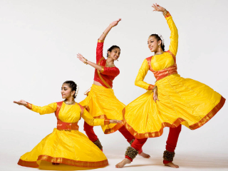 भारतीय शास्त्रीय नृत्याच्या संदर्भातील चलत्‌चित्र पाहिल्यावर त्याच्या संदर्भात साधिकेला जाणवलेली वैशिष्ट्यपूर्ण सूत्रे आणि आलेल्या अनुभूती !