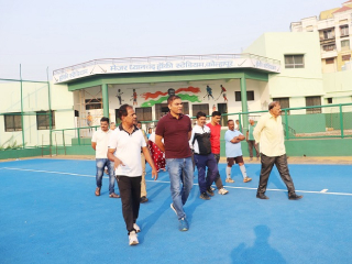 आयुक्त डॉ. राजेंद्र भारुड यांची हॉकी स्टेडियम,  गांधीनगर आणि कसबा बावडा येथील कामांची पहाणी !