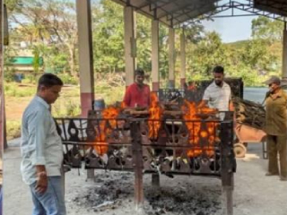 नात्यांचा र्‍हास !
