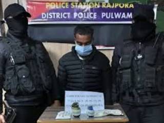 पुलवामामध्ये आतंकवाद्यांच्या साहाय्यकास अटक