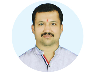 प्रतिवर्षी आंब्यांच्या बागेत प्रथम आलेले आंबे सच्चिदानंद परब्रह्म डॉ. आठवले यांच्यासाठी पाठवणारे मालवण (जिल्हा सिंधुदुर्ग) येथील फाटक कुटुंबीय !