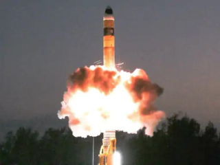 Agni Missile : एकावेळी एकापेक्षा अधिक अणूबाँब वाहून नेऊ शकणार्‍या आंतरखंडीय ‘अग्नी’ क्षेपणास्त्राची यशस्वी चाचणी !
