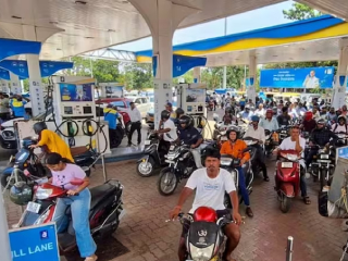 Fuel Price Hike : पेट्रोल आणि डिझेल प्रति लिटर ३ रुपयांनी महागले !