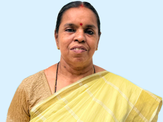 हसतमुख, प्रेमळ आणि अनेक अडचणींवर मात करून तळमळीने सेवा करणार्‍या केरळ येथील ६३ टक्के आध्यात्मिक पातळीच्या सौ. मंजुळा राजेंद्रन् (वय ६१ वर्षे) !