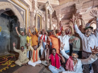 Bhojshala : ७०० वर्षांनंतर शुक्रवारी भोजशाळेत नमाजपठण नाही, तर हिंदूंनी केली अखंड पूजा !