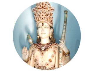 सच्चिदानंद परब्रह्म डॉ. आठवले यांच्या जन्मोत्सवाच्या कालावधीत वाराणसी आश्रमातील ध्यानमंदिराच्या खिडकीतून तेथील प्रभु श्रीरामाच्या मूर्तीवर सूर्यकिरण पडणे