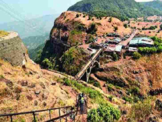 गडकोटांवरील अतिक्रमण काढण्यासाठी जानेवारी महिन्यात काढलेल्या परिपत्रकावर ५ महिन्यांनंतरही कोणतीच कारवाई नाही !