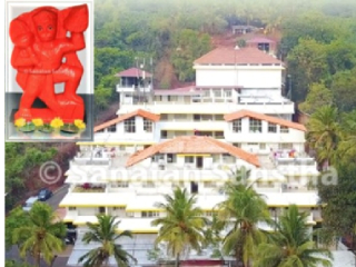 रामनाथी (गोवा) येथील सनातनच्या आश्रमाच्या परिसरातील  श्री हनुमान मंदिराला प्रदक्षिणा घालतांना साधिकांना आलेल्या अनुभूती !