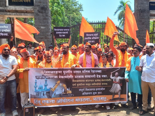 विशाळगडावर मुसलमान सरदार रेहान मलिकच्या नावाने भरवला जाणार्‍या उरूसाला अनुमती नाकारा !