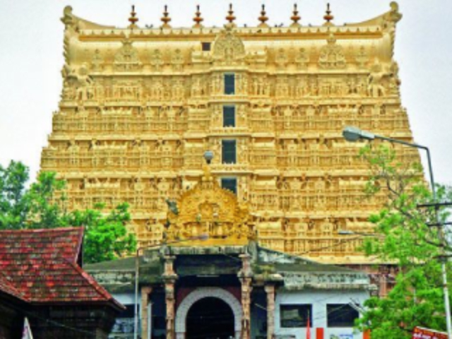 Temple Gold Theft : केरळम्‌च्या प्रसिद्ध श्री पद्मनाभस्वामी मंदिरातील कोट्यवधी रुपयांचे सोन्याचे दागिने गायब !